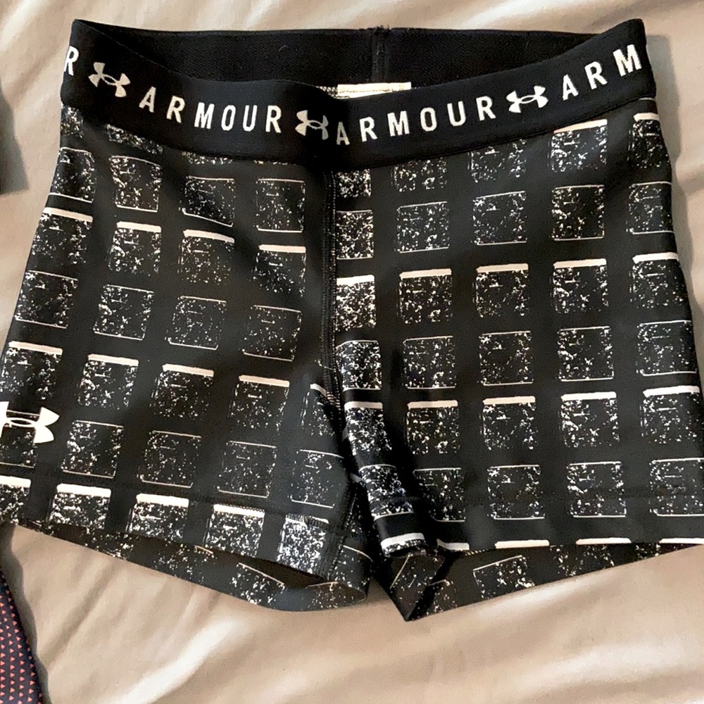 Under Armour 3” compression shorts